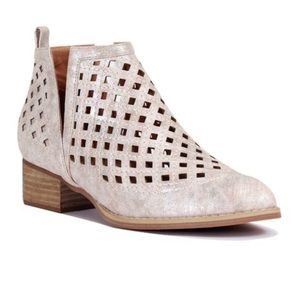 ARider Girl Abby Perforated Rose Gold Ankle Booties Woman’s 6.5